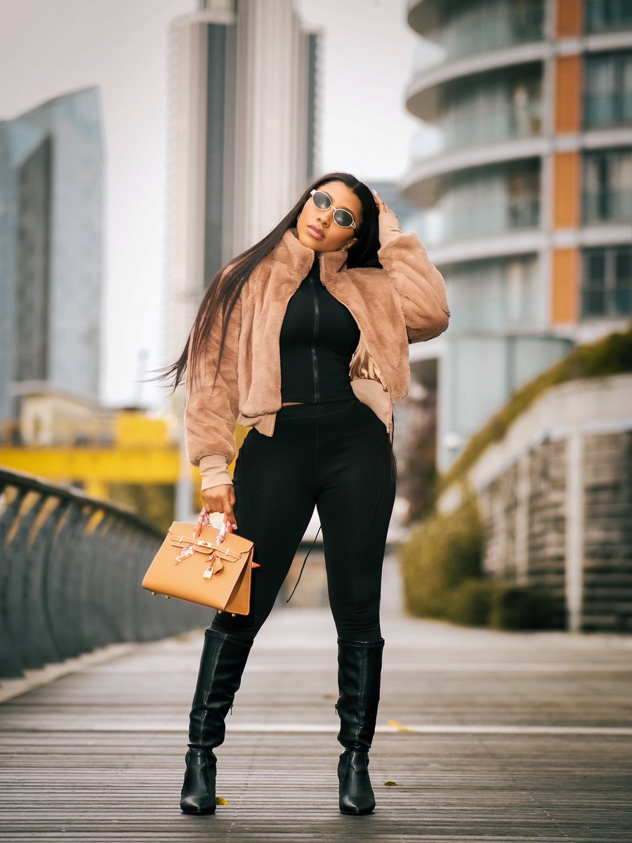 real_mercyeke's tweet image. Effortlessly blending into this city's elegance🍂🍁