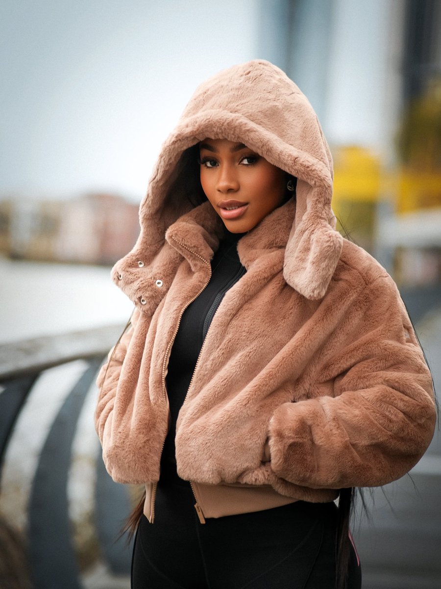 real_mercyeke's tweet image. Effortlessly blending into this city's elegance🍂🍁