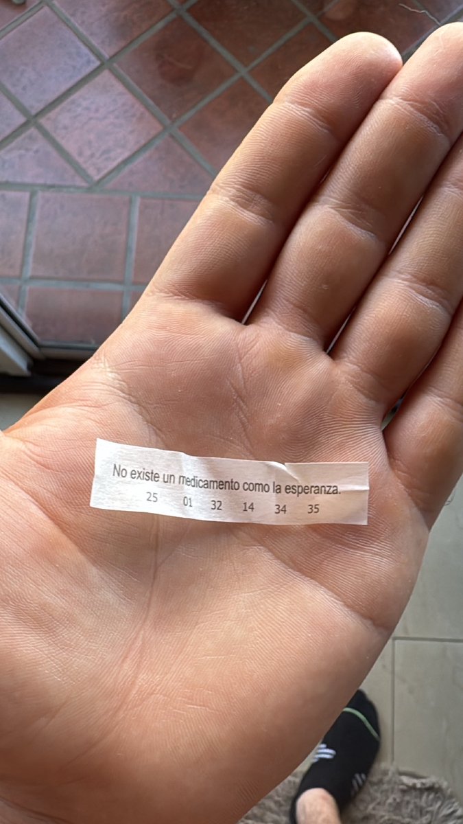 unhinchacomovos's tweet photo. Abrí una galletita de la fortuna y este es el mensaje que tenía adentro: https://t.co/VrxTairek8