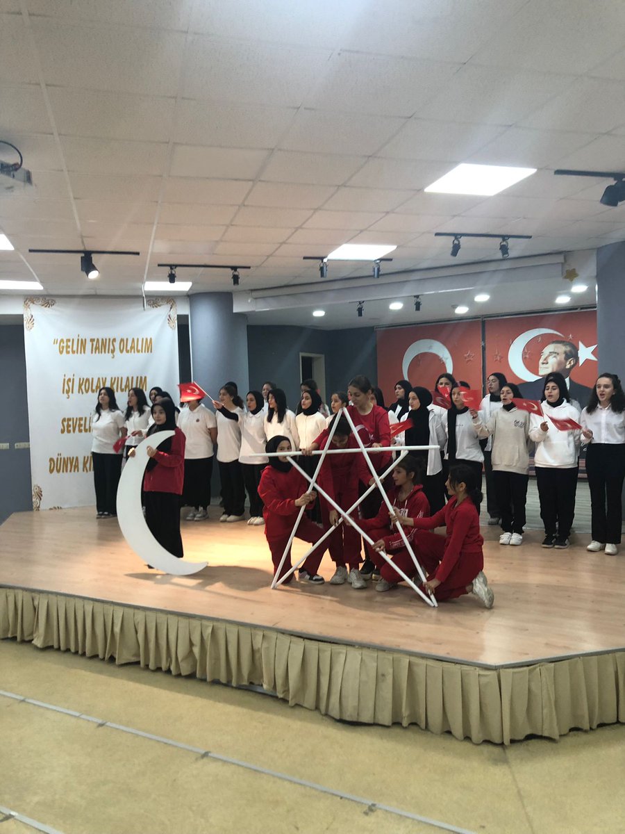 SapancaMemMd's tweet photo. 29 Ekim Cumhuriyet Bayramı Bayramı tüm okullarımızda coşkuyla kutlandı. 🇹🇷🇹🇷🇹🇷🇹🇷
🇹🇷 #YaşasınCumhuriyet 🇹🇷

📍Sapanca Kız Anadolu İmam Hatip Lisesi 

@tcmeb
@Yusuf__Tekin
@SapancaKaymakam
@Rcanpolat
@sakaryamem
@coskunbakirtas
@skorkmaz321 https://t.co/rf4rWTWIMC