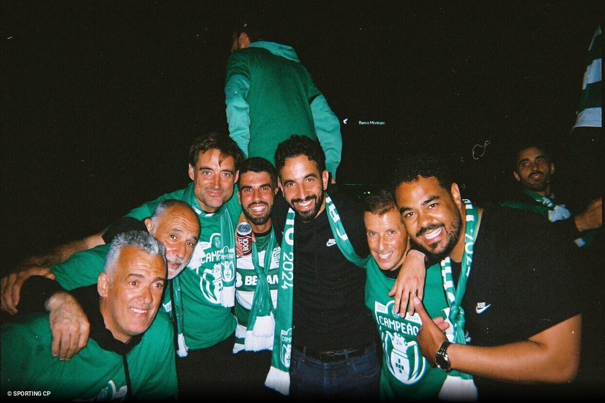 Já viram no que o Sporting CP se tornou?

Vencemos títulos.

Ficamos chateados com um empate, só existe a vitória, a mentalidade é outra.

Vendemos jogadores para os maiores clubes do mundo, por maiores valores.

Um dos melhores clubes do mundo vem buscar o diretor. Agora o