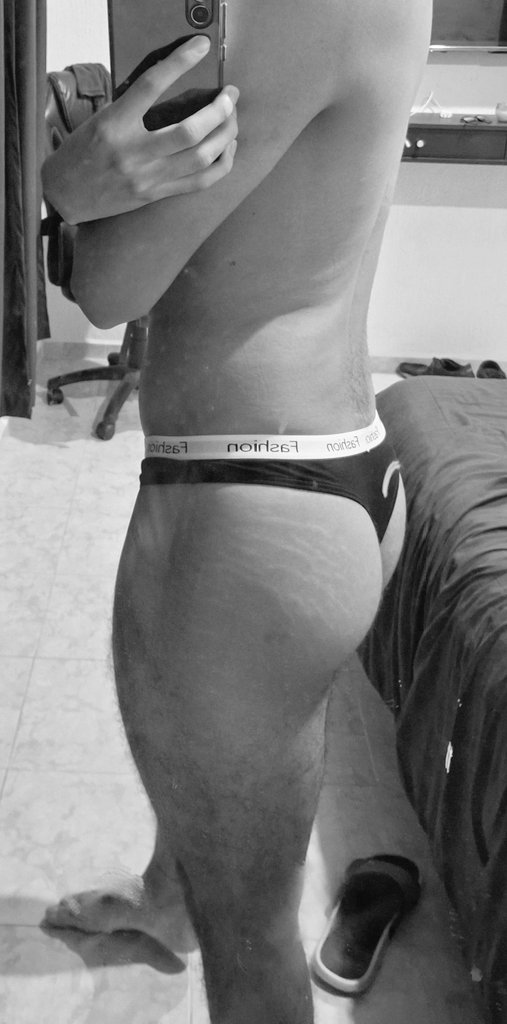 Nixofinral's tweet photo. Estrenando 

#gay https://t.co/kxzo6PFqVJ