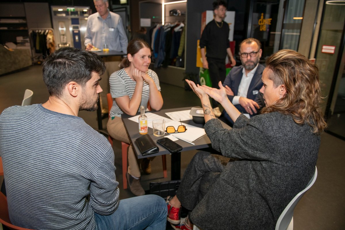 ceos4future's tweet photo. #SpeedDating #Kreislaufwirtschaft – vom #Abfall zum #Restwertstoff von #CEOsFORFUTURE X #CircularEconomyForumAustria X #ClimateLab. Ziel: Ansätze für Wiederverwertung von Reststoffen &amp; Aufbau eines Sekundärrohstoffmarktes auszutauschen.
👉https://t.co/NRzT8q6HYv https://t.co/SZ82YtiyMf