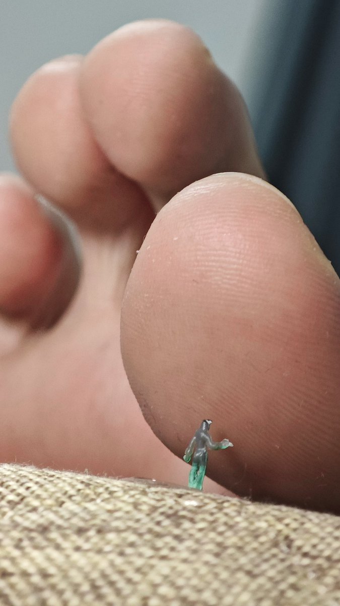hhuhu030's tweet photo. 压下来喽
#giantess #Sizetwitter #巨大娘 #足 #feet https://t.co/tYB581hg1v