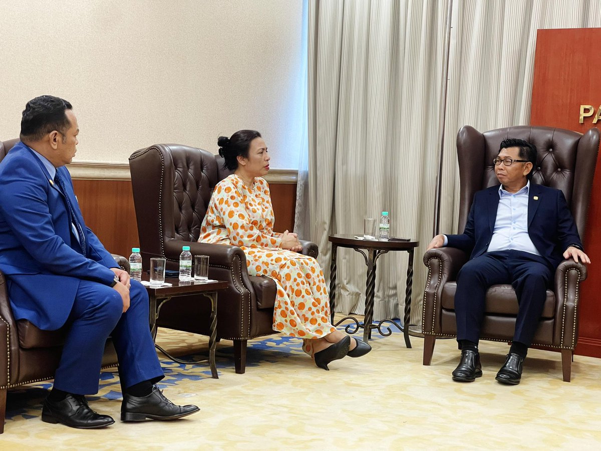 ShazelinaAbidin's tweet image. Late posting - too busy! 

Wednesday, 23 October 2024: 
Courtesy call on the Deputy Minister of Foreign Affairs, @MohamadHjAlamin. Let me put on record my appreciation for your support of my work at IDFR. We cld always count on you. 

#Canadabound
#courtesycall