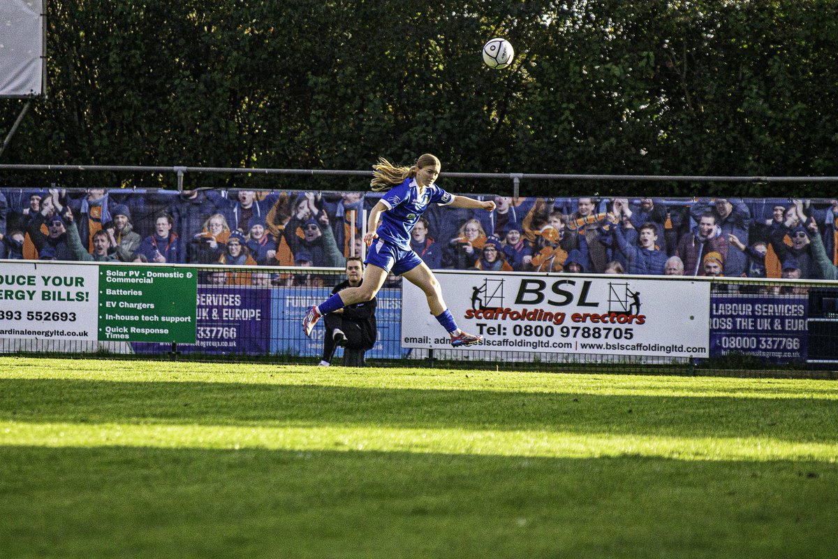 selseywfc's tweet photo. 🔴➡️🔵

@chelseaburrx becomes a 🦭 having made the switch from @SotonWomensFC. Burr made a positive start in her debut in Sunday's game.

📸 @McGuffin_Media 

#UpTheSeals🦭 
#UTS🦭
#Selsey
#womensfootball
#SouthernRegionalLeague
#Sussex https://t.co/s190OD2H9m
