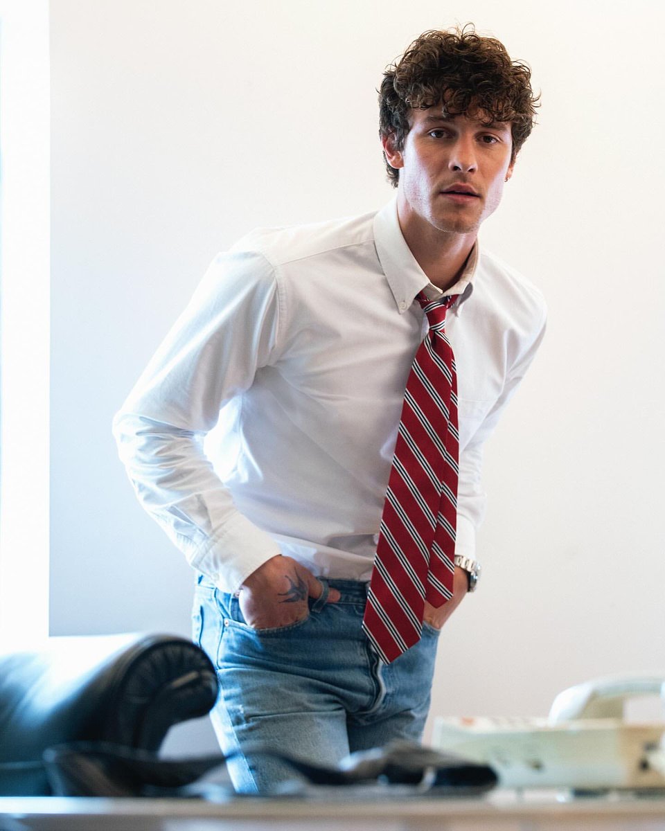 postsmendes's tweet photo. he's hot. https://t.co/JLIJPKPFUN