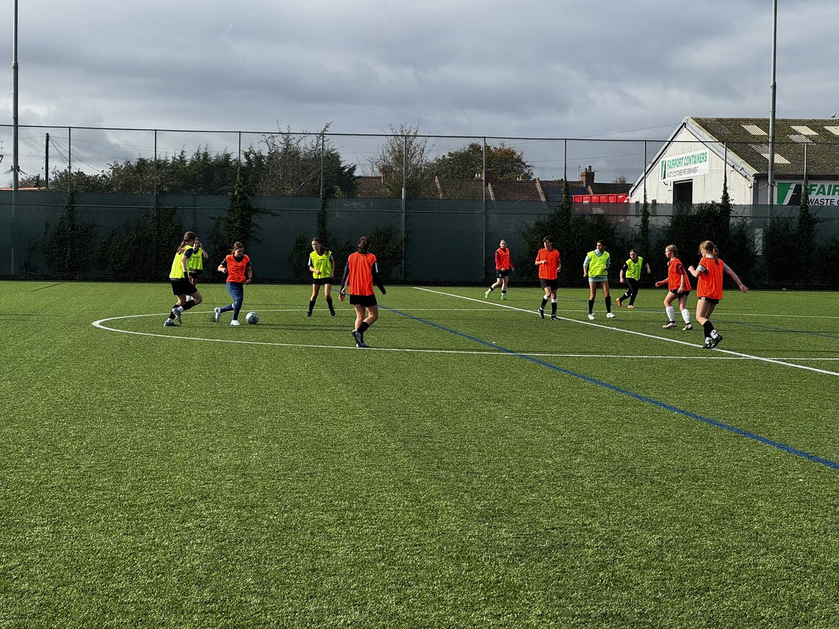 TeamUCS_CG's tweet photo. ⚽️Women’s Football Development Day⚽️

Today we had our first Dev Day of the year 🤩

We had a busy day of:
Futsal ⚽️
Analysis 📹
Lunch 🥪
Pitch session ⚽️

Great to have so many year 10 &amp; 11 girls in, getting a feel for the programme here at @BTC_Coll 🙌

#BetterNeverStops https://t.co/n5urExBGQg