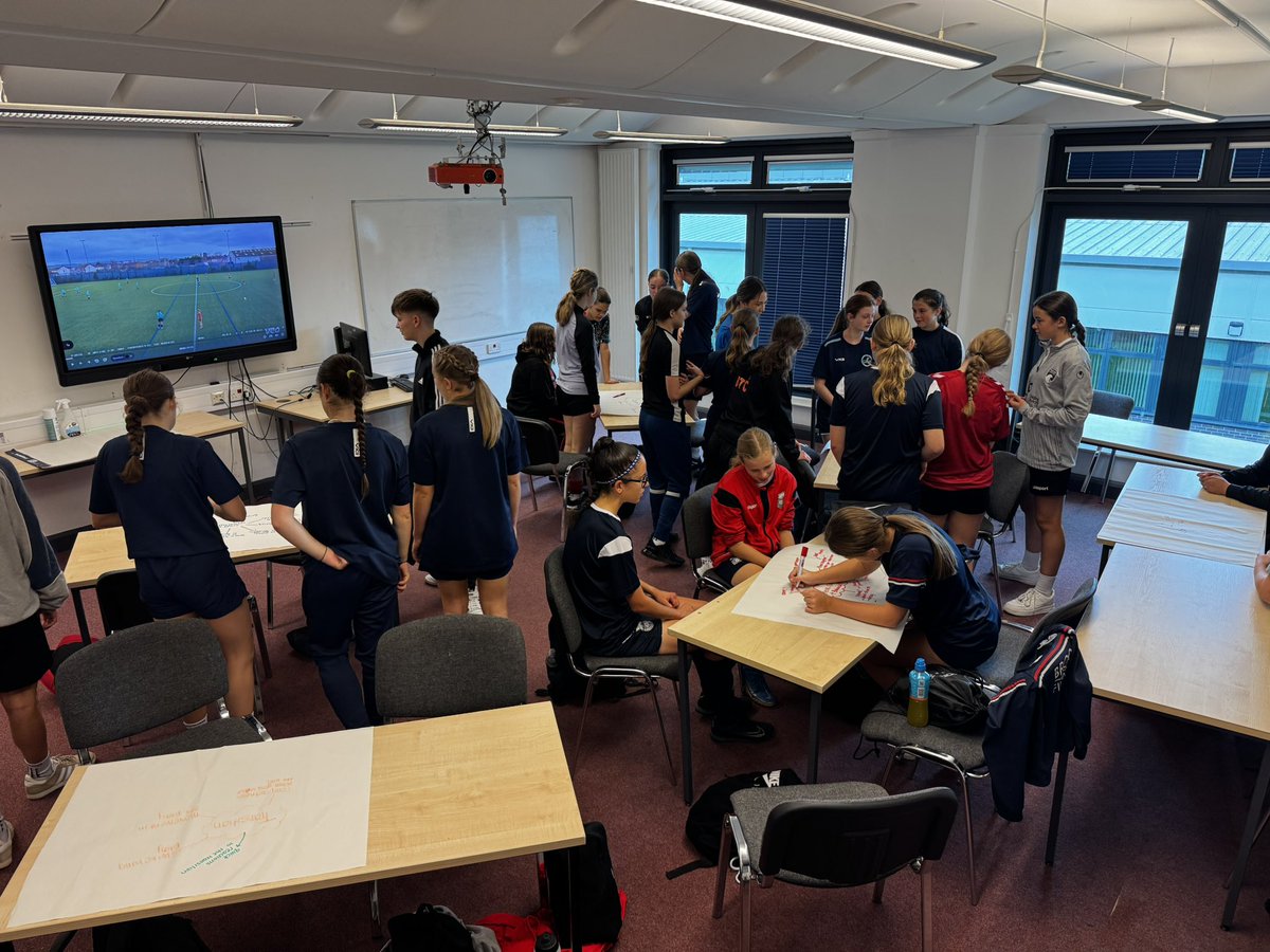 TeamUCS_CG's tweet photo. ⚽️Women’s Football Development Day⚽️

Today we had our first Dev Day of the year 🤩

We had a busy day of:
Futsal ⚽️
Analysis 📹
Lunch 🥪
Pitch session ⚽️

Great to have so many year 10 &amp; 11 girls in, getting a feel for the programme here at @BTC_Coll 🙌

#BetterNeverStops https://t.co/n5urExBGQg