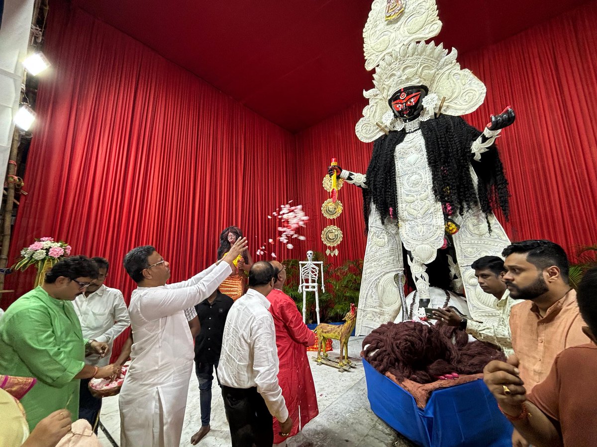 FirhadHakim's tweet photo. Pictures from various Kali Pujo inaugurations across the city.. May Goddess Kali put an end to all the negativity in our lives and bring us happiness and positivity.. https://t.co/oLkB4WOjLq