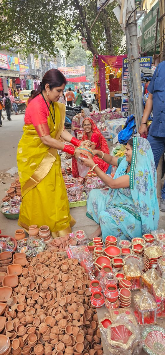 soniyasinhaBJP's tweet image. इस दीपावली #उम्मीद_का_दिया जलाना ना भूलें!

जितना हो सके दिवाली की खरीदारी यही से कीजिये। 

#BeVocalForLocal