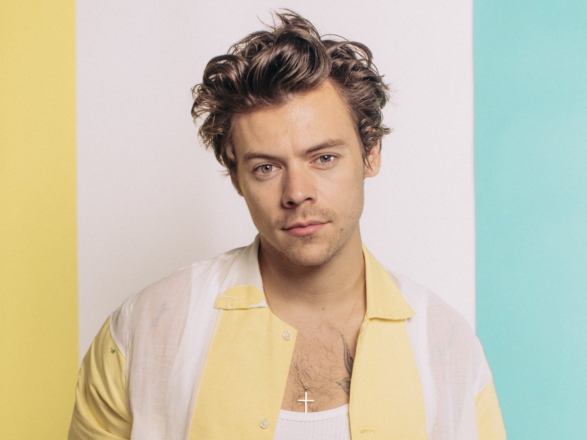 PopCrave's tweet photo. Harry Styles voted ‘Sexiest Musician’ in PEOPLE Magazine Readers’ Choice Poll. https://t.co/L0bad17iBF