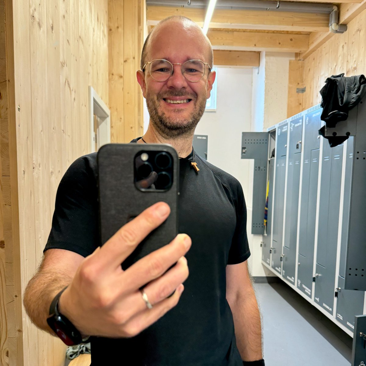 Dnes mám pro vás dvě důležité životní moudra:
Cvičte, později si poděkujete 💪
Vyndávejte si z kapes před praním papírové kapesníčky, když to neuděláte, později si nepoděkujete 🤦‍♂️
#ŘíkaliiMiAťObčasNapíšuNěcoČímŽijuMimoAngličtinu 😃