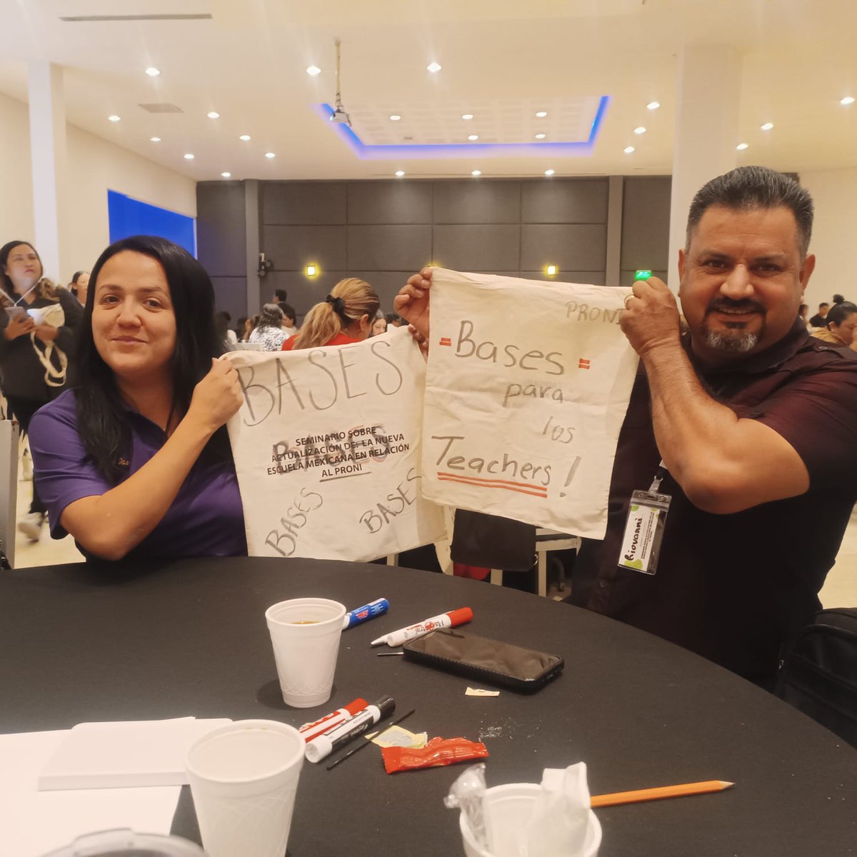 Basta de outsourcing <a href="/SofialeticiaM/">Sofialeticia Morales</a> <a href="/TaniaCruz_D11/">Tania Cruz Santos</a> <a href="/mario_delgado/">Mario Delgado</a> <a href="/ItzelCastilloNL/">Itzel castillo</a> <a href="/salas_cepeda/">Alfonso Cepeda Salas</a> <a href="/Claudiashein/">Claudia Sheinbaum Pardo</a>