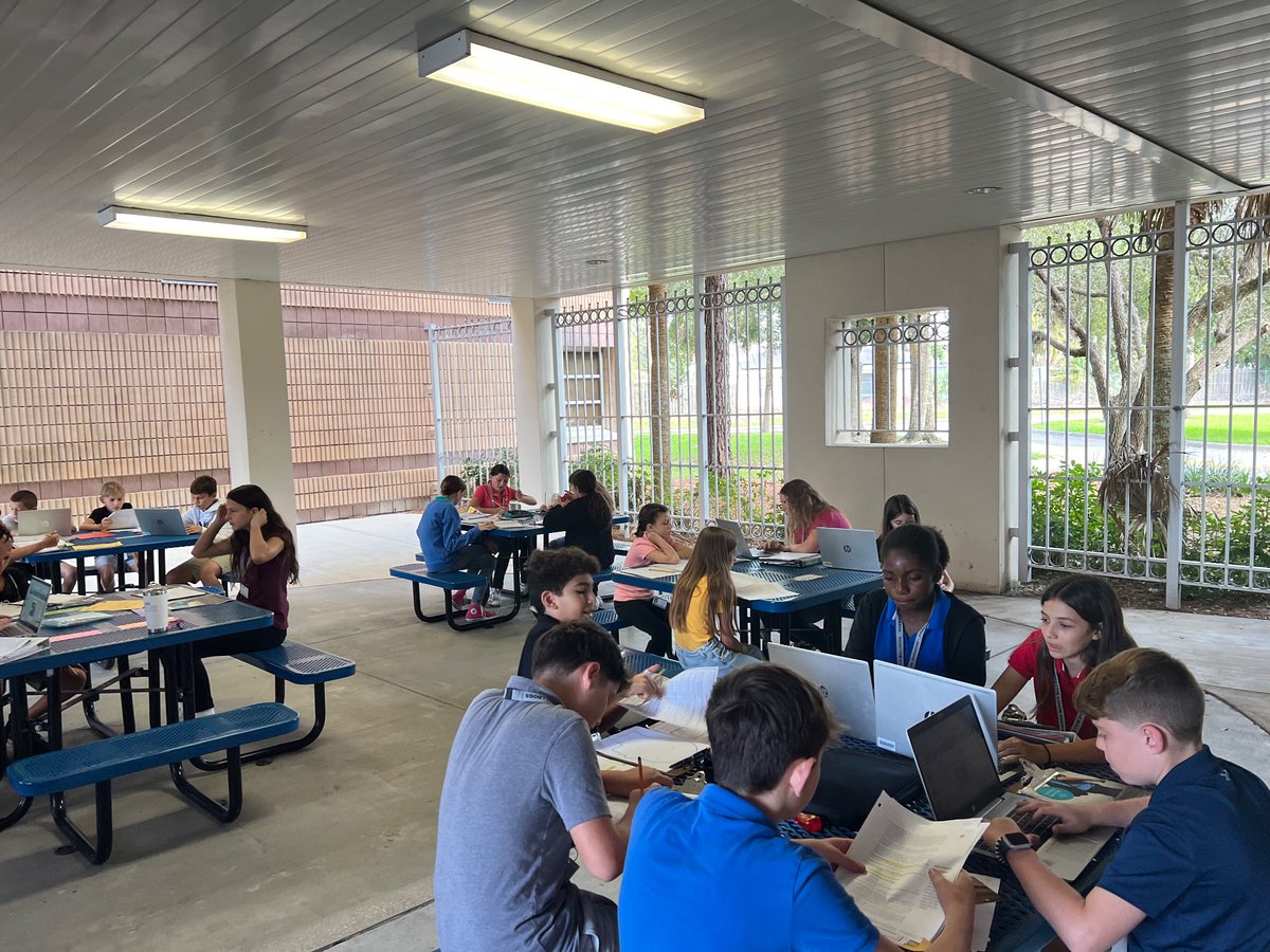 Too gorgeous of a day to teach inside! Completing our choice menus outdoors enjoying the beautiful weather! <a href="/oms_bulldogs/">Oakridge Bulldogs</a> 🍃☀️