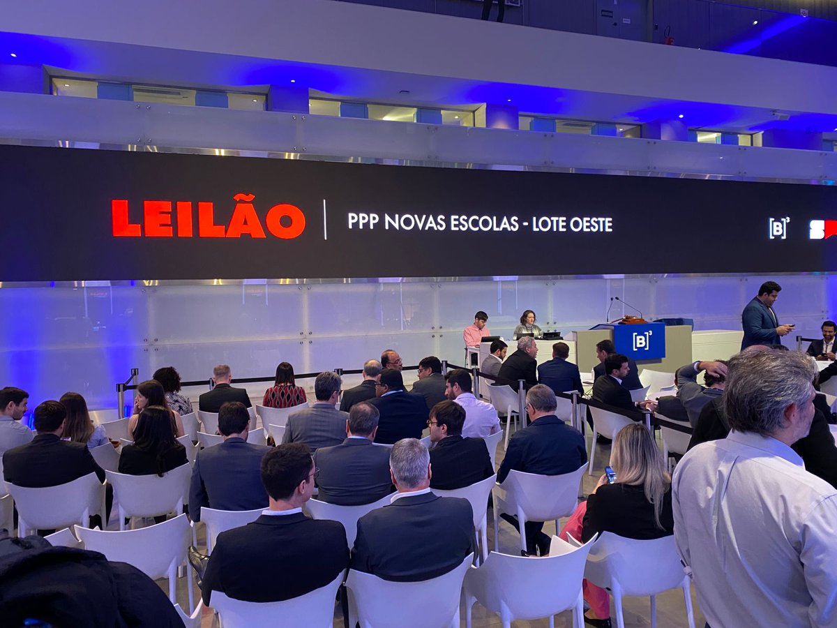 O projeto da elite brasileira é não investir na educação para o povo, manter um exército de serviçais.
Foto é do Paulo Pinto.