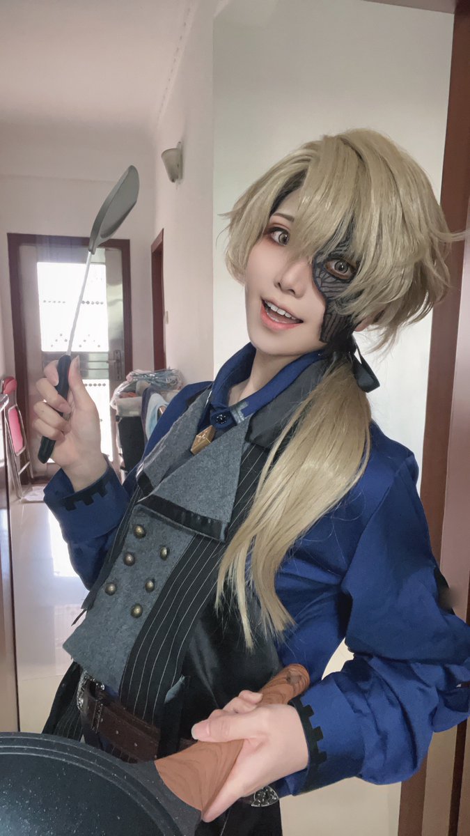 FujikiHono's tweet photo. 「——俺、もっと頑張るね。
皆に喜んでもらえる料理を作れるように！」

 #終ヴィル
#cosplay https://t.co/eYlhTBb2Az