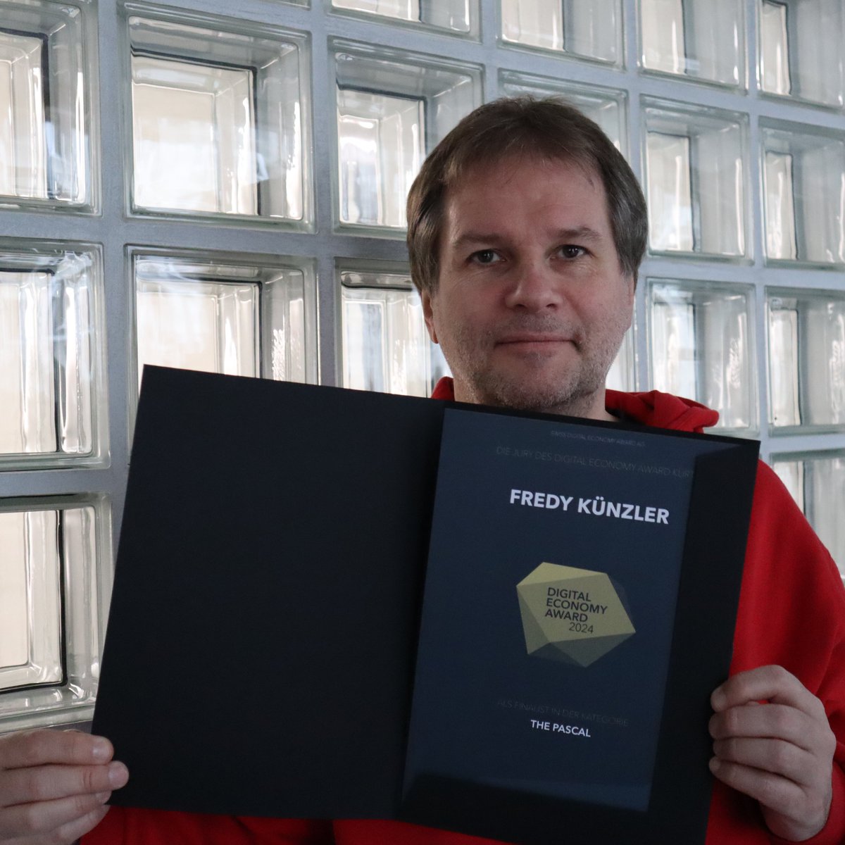 init7's tweet image. Unser CEO @kuenzler  ist für den „The Pascal“ Award nominiert – den Oskar der IT-Branche, der besondere Leistungen würdigt! 🌟 

Jede Stimme zählt – danke fürs Voten! 🙏
Hier geht’s zum Voting: thepascal.reviu.io/vote