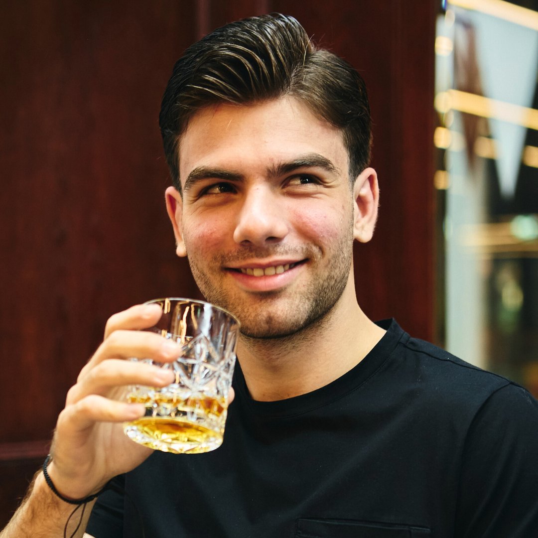 pmbmidtown's tweet image. Embrace a Natural Look While Keeping It Tidy In a fast-paced city like New York, the rugged yet refined look is the go-to for many. Visit Pall Mall Barbers NYC.

Learn more in the comments.

#barber #barbersnyc #pallmallbarbers #midtown #haircut