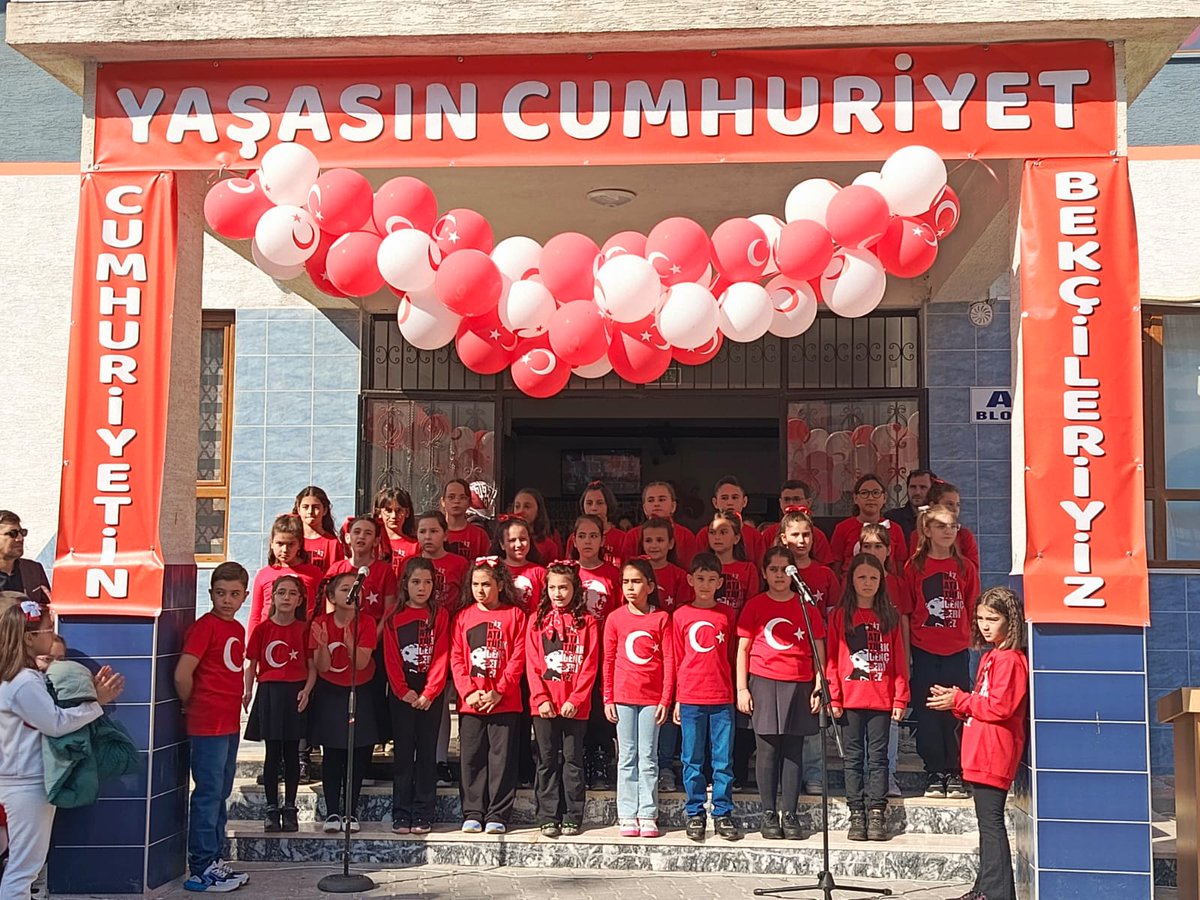 barbinezfa64's tweet photo. Karacabey Ticaret Borsası Cumhuriyet İlkokulu olarak 29 Ekim Cumhuriyet Bayramı' nı coşkuyla kutladık. Emeği geçen öğretmenlerimizi  ve öğrencilerimizi katılım  sağlayan velilerimizi teşekkür ediyoruz. https://t.co/IMteXP421J