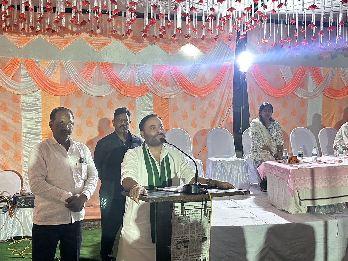 AnilKumarMZN's tweet photo. #मीरापुर_विधानसभा_उपचुनाव 
 रालोद #NDA प्रत्याशी श्रीमती मिथलेश पाल जी के समर्थन में गांव महाराजनगर में ठाकुर समाज के साथ सर्वसमाज की जनसभा को संबोधित कर भारी मतो से जिताने की अपील की। साथ सुप्रिया पाल जी, जिला पंचायत सदस्य राहुल ठाकुर जी, डॉ० बुद्ध सिंह जी आदि मौजूद रहे।
@narendramodi  @myogiadityanath @jayantrld  @MalikBirpal @kpmaurya1 @brajeshpathakup @Bhupendraupbjp  @idharampalsingh @drsanjeevbalyan @isomendratomar @KPMalik_BJP @PersannKumar_ @RLDparty @BJP4UP