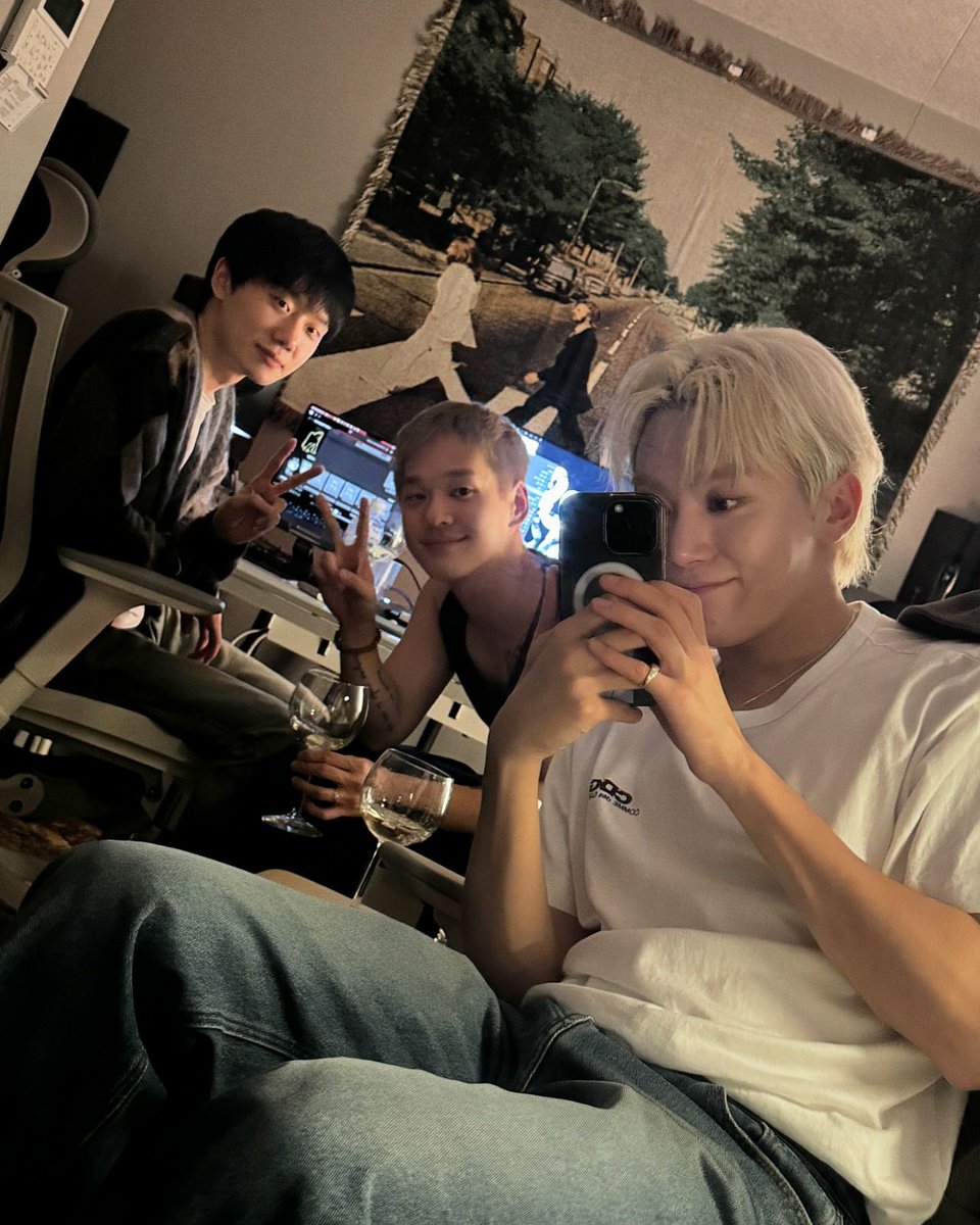 bluerosee99's tweet photo. [ENG] 241029 Na Ungjae (hellotomygloom) IG Update

(My) dear friends
• • • • •
사랑하는 친구들

#NaUngjae #나웅재 #HELLOGLOOM https://t.co/12mw3EvuYh