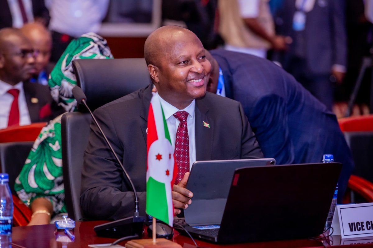 MAEBurundi's tweet photo. Le Ministre des Affaires Etrangères et de la Coopération au Développement Son Excellence Ambassadeur @AShingiro , souhaitant au nom du Gouvernement et du peuple Burundais, une agréable et cordiale bienvenue au #Burundi à ses homologues venus des Etats membres du #COMESA .