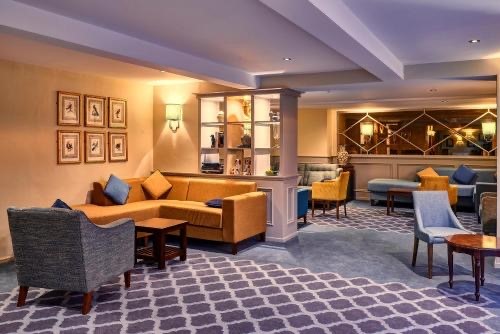 Kingscourthotel's tweet photo. Looking for the perfect location for your next business meeting? Take a look at the Kings Court Hotel #Alcester, #Warwickshire.
Stylish and functional #meetingroom #venue.
https://t.co/YFOVIEFrJ7 https://t.co/Hqftnz8hZ2