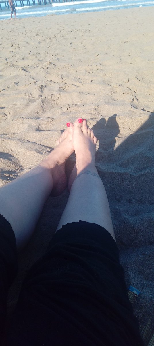 CarolDominatrix's tweet photo. Si quieres estar bajo mis pies, no es tan facil, esmรฉrate porque no me interesa cualquier gusano #Femocracy #FemocracySpain #findomgoddes #cashpigs #slavepigs #bdsm https://t.co/jIsyPQ5LPI