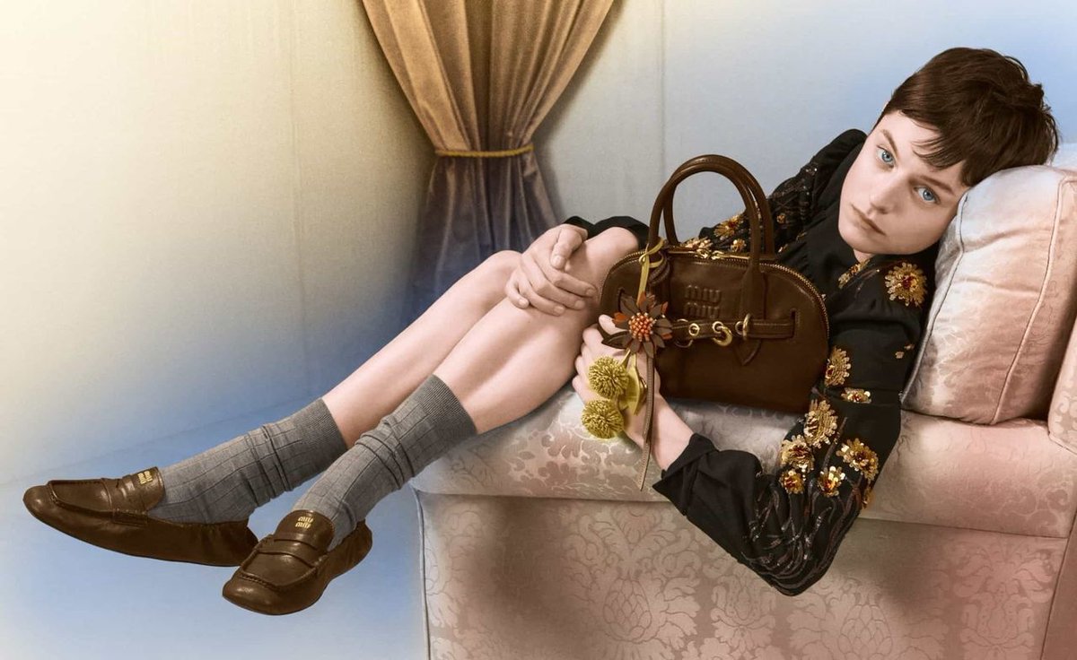 kendam_com's tweet image. Miu Miu Holiday 2024 Campaign shot by Lengua kendam.com/news/campaigns…

#MiuMiu #Holiday2024 #Campaigns #Fashion #Kendam