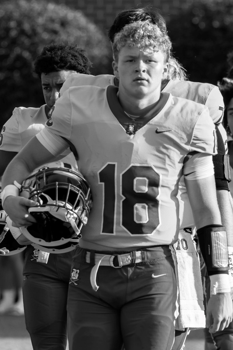 9-0  Record
220.66 NCAA passer rating
17 TDs - 1 INT
16.72 yards/comp
10.58 yards/att
5.7 yards/rush
63.29% comp rate
3,706 total high school varsity passing yards
47 total high school varsity passing TDs
CLICK HUDL LINK BELOW - MORE TO COME......
hudl.com/video/3/137204…