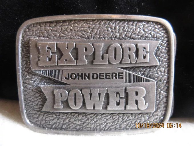 rusticrelics04's tweet photo. Vintage John Deere Explore Power Belt Buckle 1981 John Deere Limited https://t.co/7KwlHd8n1o… #eBay via
@eBay #JohnDeere #beltbuckle #collector #gifts #1980s #JDtractors #Deere #jdGreen https://t.co/jZ21UU2laZ