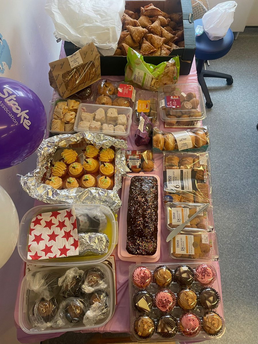 StrokecouncilLE's tweet photo. The Stroke Shared Decision Making Council are celebrating World Stroke Day. Celebrating the Stroke Units achievements and providing information. We also treated staff to Samosas, cakes & hand creams. #WorldStrokeDay2024
#acutestroke
#strokeSDMC https://t.co/pBkWDfcUCB