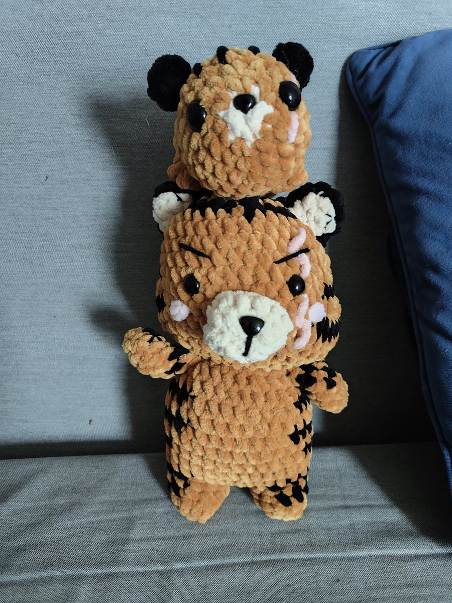 AeluxArctail's tweet photo. My lil guys came eee! Thank you to #fluffenfox for allowing me to find @heyitsjaayyVT in order to get these made, I wish one day they can become marketable plushies if I ever make it big!
#TalesOfTiger https://t.co/hup4MJtlBe
