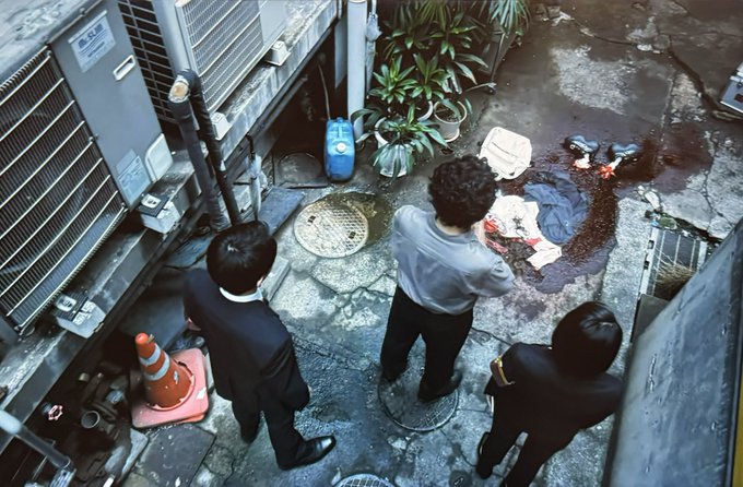 Netflixで配信開始された全領域異常解決室、冒頭の現場から惹かれる絵面でワクワクする。 