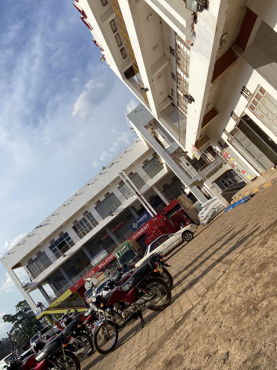 SegawaMarket's tweet photo. Rent with ease, welcome to your local rental haven. Ready to go office space , stores and factory outlets. Call or WhatsApp us on 0786-847-240

#downtown #kisenyi #realestateagent #RealEstate #realestateinvesting #kampala https://t.co/sIXwS2cRW2