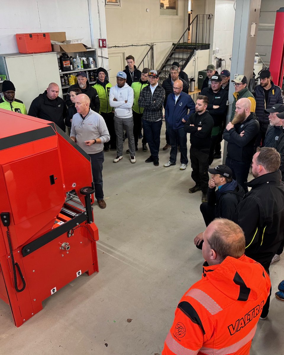 BernhardCompany's tweet image. Last week, we had a fantastic Demo Day at Oppegard Golfklub in Norway, organised by our partner Tveit Park. Around 40 participants joined to see the #Anglemaster 4100 and #ExpressDual 4300 in action, with hands-on demos showcasing their speed and ease of use.
  
From setup and…