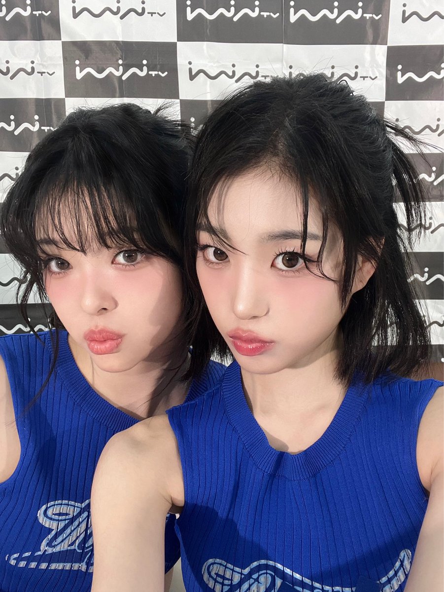 자매같으시다 오늘 
닮은 듯 안 닮은 듯 느낌이 비슷해