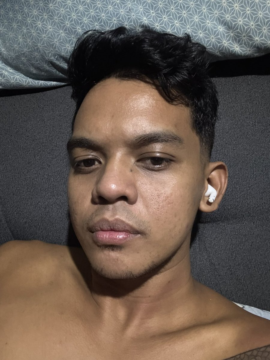 bryanngantipolo's tweet photo. Parang, yung top part ng buhok ko nanatili lang yung size. Tapos yung lapad ng mukha ang nag adjust. Haha. Taena sagwa ng chubby cheeks ko non pero it became my “normal” look https://t.co/FtNNrRoF0T
