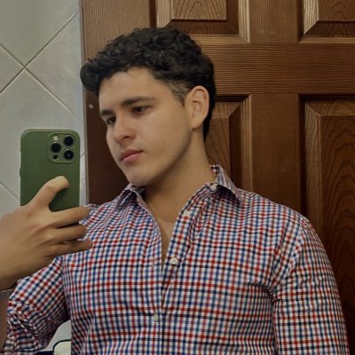 Alansalg_11's tweet photo. Aprovechando la quemada 😭 https://t.co/ebLBgQ9iYw