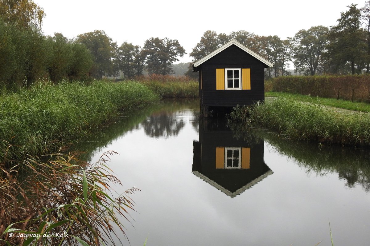 BekiekTwente's tweet photo. Pelmolen Ter Horst (gebouwd in 1752)
Botenloods Enterse zomp 'Regt door zee' in de haven bij de Pelmolen aan de Regge
#Rijssen #Riessen
#Twente #BekiekTwente https://t.co/sPDx6S0NK2