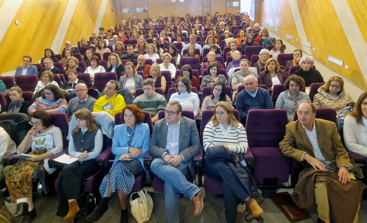 socialasturias_'s tweet image. La entrega de reconocimientos se ha celebrado con motivo del #DíaInternacionaldelosCuidadosyApoyos, durante las 𝕀𝕀𝕀 𝕁𝕠𝕣𝕟𝕒𝕕𝕒𝕤 ℂ𝕦𝕚𝕕𝔸𝕤: 𝕔𝕠𝕞𝕦𝕟𝕚𝕕𝕒𝕕 𝕪 𝕔𝕦𝕚𝕕𝕒𝕕𝕠𝕤, organizadas en Oviedo/Uviéu.
#CuidAs🦋 #Asturias 

Más ℹ️👉tinyurl.com/mr68vv95