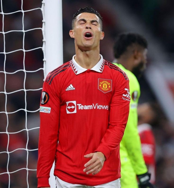 centregoals's tweet photo. 🚨🚨| When Ronaldo was first ordered to train away from Manchester United's first team, staff STOPPED him from entering the dressing room to get his trainers... 

The standoff ended only after he asked an academy player to retrieve them for him, with several senior players seeing the ban as unnecessary humiliation. 

[@RobDawsonESPN]