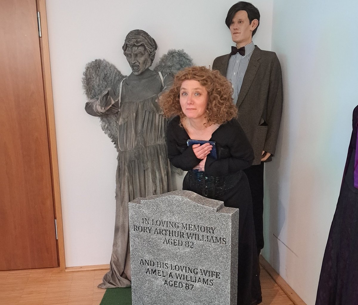 Jujus_Universe's tweet image. A new year, a new location - a new @TimeLashGermany? Not at all! Despite - or perhaps because of - the new location this year's Timelash once again felt like a big family reunion. 💜💜

#Timelash #doctorwho #whovian  #fanmeeting #drwho #tardis #convention #timelashevent