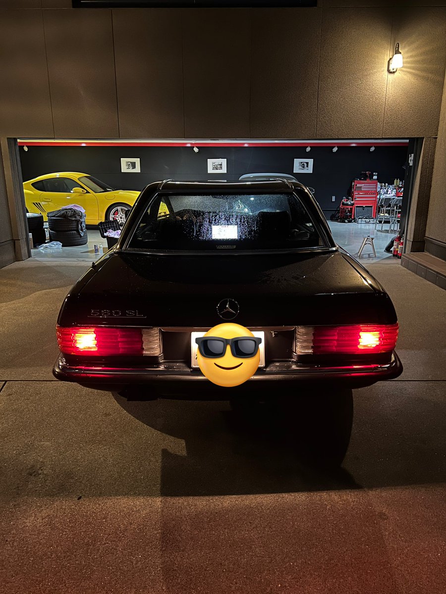 UCCI549's tweet photo. 560SL
この手のベンツがもう4桁万円という相場になっていたのに驚き!
明日から昭和の名車を磨きます!
#560SL
#磨き屋UCCI
#ブルMレーシング
#熊本の磨き屋
#プライベートガレージ
#愛車磨き専門店
#名車磨き専門店 https://t.co/zaPwLI5a9k