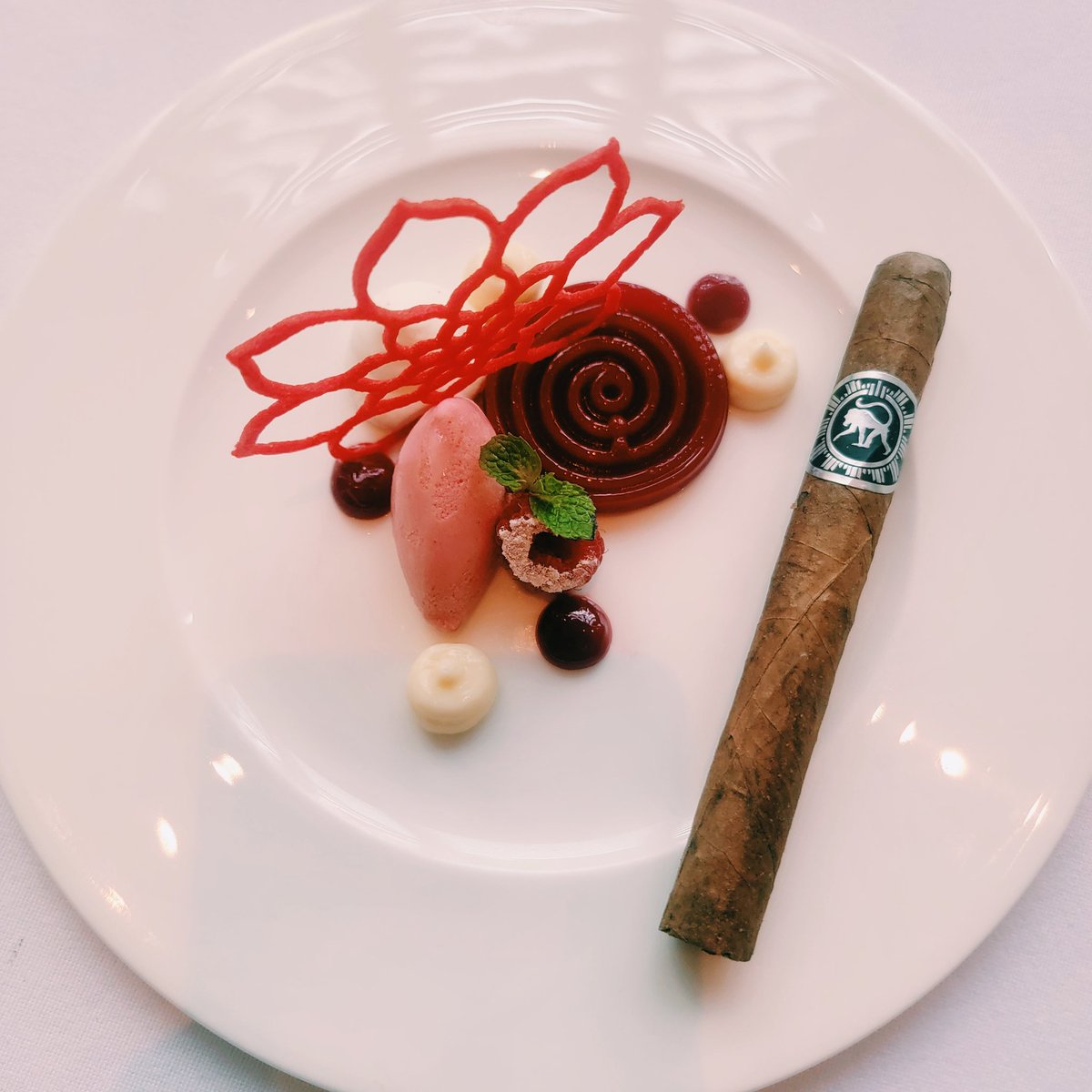 PrincipleCigars's tweet photo. #TastyTuesday 
.
#Cigar #Cigars #PrincipleCigars #FrothyMonkey #Coffee #시가 #Zigarre #葉巻 #сигара #BOTL #CigarLife #FoodLover #FoodPorn #Foodstagram #Foodie #FoodPornography #FoodPhotography #CigarPorn #Cigarian #CigarWorld #CigarOfTheDay #CigarLover #Cerutu #Food https://t.co/Hs24uOD20s