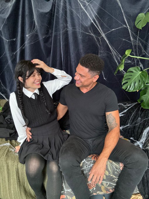 1 pic. I’m like Wednesday Adams if she smiled and straddled — I mean sat next to — @Andres_Stones https://t