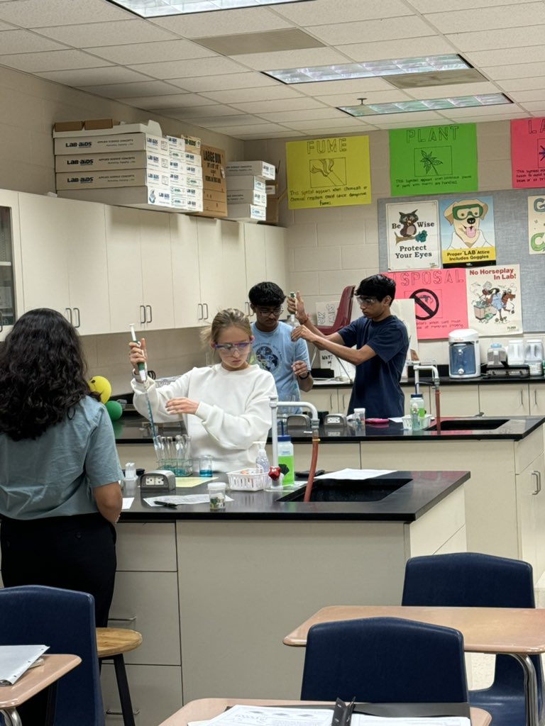 Jason_Walworth's tweet photo. AP Chem is determining the concentration of a dye in a sports drink today by measuring absorbance using @VernierST colorimeters and applying Beer-Lambert Law and using dilutions.@bransonschools @BransonPirates https://t.co/mQSkMRMQiz