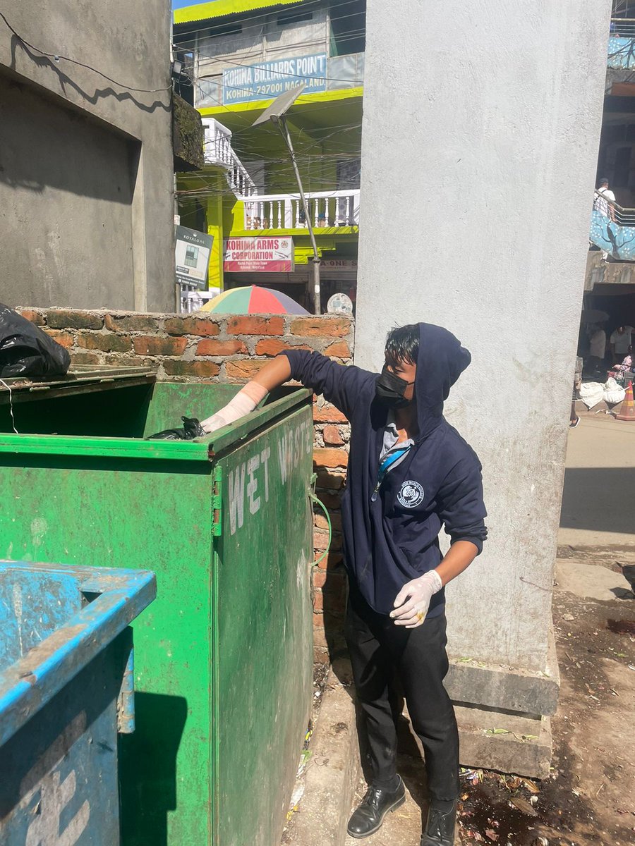NssDon's tweet photo. #ThisDiwaliwithMyBharat#Market area cleaning#NSS volunteers#DBCK#Razhü point# New Market#Khedi Market#Super Market#Keeping the city clean this Diwali# @_NSSIndia @mybharatgov @nss_rdguwahati @sno_nss https://t.co/RqtXW3wWkG