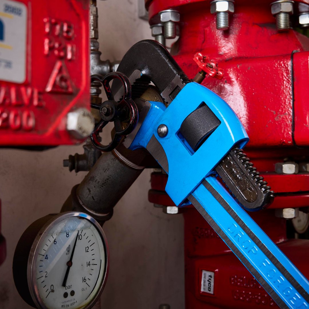 drapertools's tweet image. For all those heavy-duty jobs, trust the Draper Expert Adjustable Pipe Wrench 💪  900mm of expert precision and power!

#PlumbingEssentials #DraperTools #NEWTools